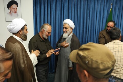 دیدار جمعی از برادران اهل سنت با نماینده ولی فقیه در استان قزوین
