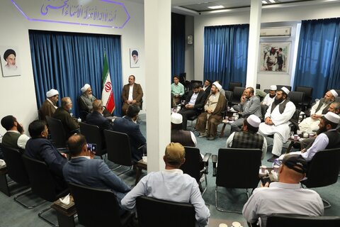 دیدار جمعی از برادران اهل سنت با نماینده ولی فقیه در استان قزوین