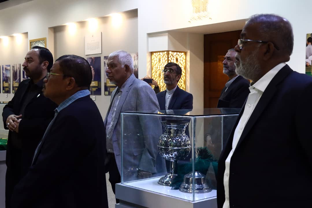ملائشیا کے ایک اعلیٰ ثقافتی اور قرآنی وفد کا حرم امام رضا (ع) کا دورہ
