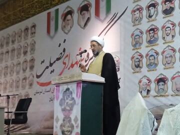 خون شهدا رمز بقای انقلاب اسلامی است