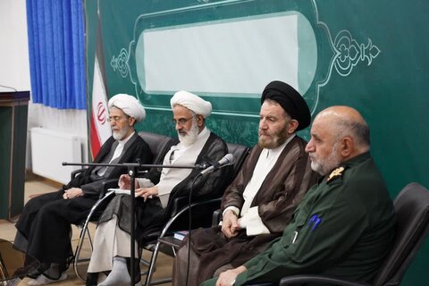 تصاویر دیدار نماینده ولی فقیه در سپاه پاسداران انقلاب اسلامی با ائمه جمعه لرستان
