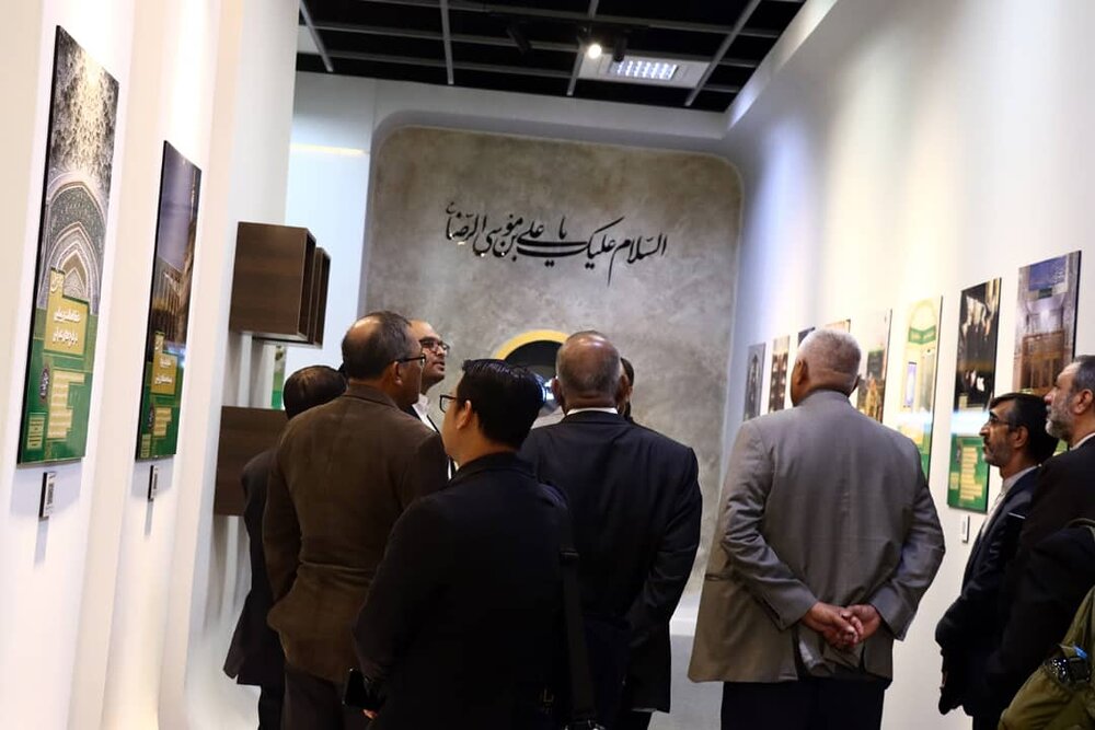 ملائشیا کے ایک اعلیٰ ثقافتی اور قرآنی وفد کا حرم امام رضا (ع) کا دورہ