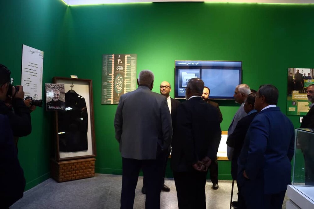 ملائشیا کے ایک اعلیٰ ثقافتی اور قرآنی وفد کا حرم امام رضا (ع) کا دورہ