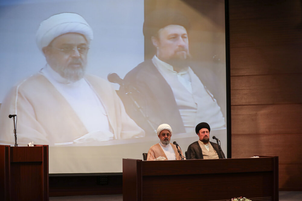 اسلامی وحدت کی 37 ویں عالمی کانفرنس کے مہمانوں کی مرقد امام خمینی (رح) پر حاضری + تصاویر