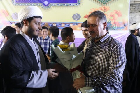 تصاویر/ آئین عمامه گذاری جمعی از طلاب حوزه علمیه خوزستان