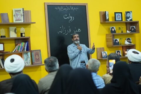 مراسم یادبود هنرمند جهادی «فرزانه پزشکی» در قم