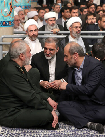 تصاویر/ دیدار جمعی از مردم، مسئولان و مهمانان کنفرانس وحدت اسلامی با رهبر معظم انقلاب