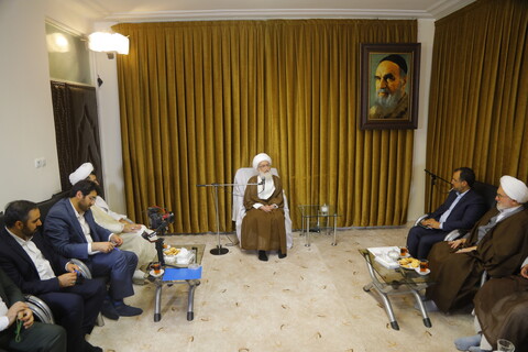 تصاویر / دیدار وزیر اقتصاد و دارایی با آیت الله العظمی نوری همدانی