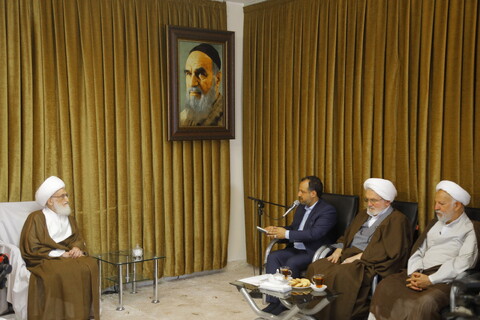 تصاویر / دیدار وزیر اقتصاد و دارایی با آیت الله العظمی نوری همدانی