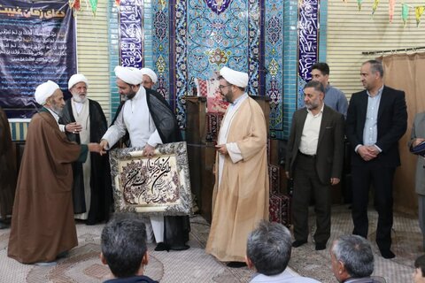 تصاویر/ همایش تجلیل از مجاهدت های علمی و تبلیغی روحانیون محله حسین آباد
