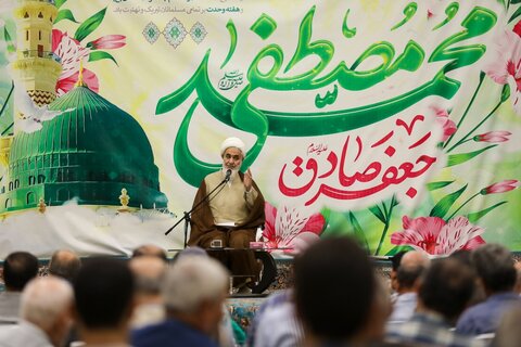 تصاویر /  مراسم جشن میلاد پیامبر اکرم (ص) و امام صادق (ع) با حضور نماینده ولی فقیه در استان قزوین