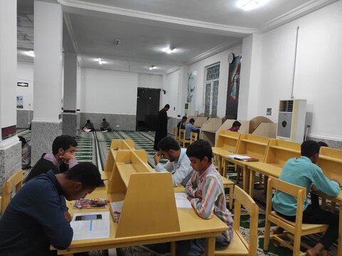 تصاویر/ مباحثه طلاب مدرسه علمیه امام صادق (ع) حاجی آباد