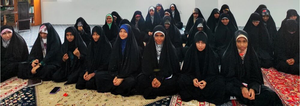 برگزاری جشن میلاد پیامبر(ص) و امام جعفر صادق(ع) در مدرسه علمیه خدیجه الکبری(س) بندرعباس+ تصاویر