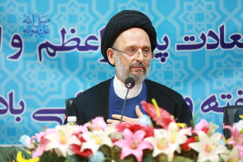 امام جمعه بیروت: به پیامبر اکرم (ص) به عنوان مبلّغ محبت و مرهمی برای زخم‌هایمان اقتدا می‌کنیم