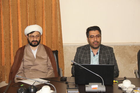 تصاویر / جلسه بررسی وتدوین برنامه پنج ساله مدارس علمیه شهرستانی واستانی با حضور مدیر حوزه علمیه استان قزوین
