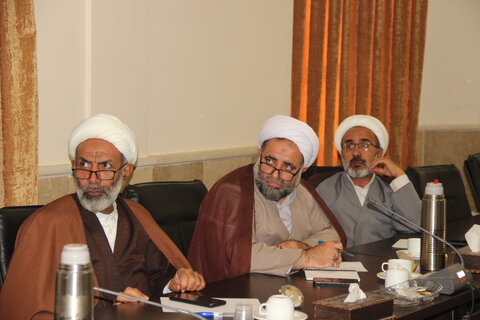 تصاویر / جلسه بررسی وتدوین برنامه پنج ساله مدارس علمیه شهرستانی واستانی با حضور مدیر حوزه علمیه استان قزوین