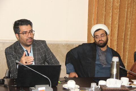 تصاویر / جلسه بررسی وتدوین برنامه پنج ساله مدارس علمیه شهرستانی واستانی با حضور مدیر حوزه علمیه استان قزوین