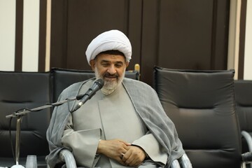 عاشورا محوریت همه حرکت‌های ضد استکباری است