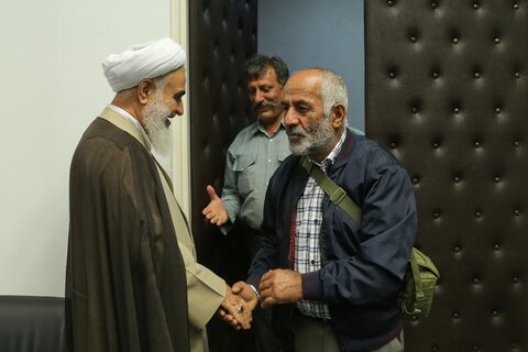تصاویر / دیدار جمعی از عشایر با نماینده ولی فقیه در استان قزوین