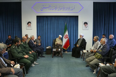تصاویر / دیدار جمعی از عشایر با نماینده ولی فقیه در استان قزوین