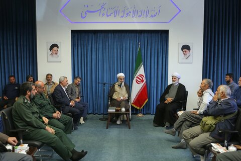 تصاویر / دیدار جمعی از عشایر با نماینده ولی فقیه در استان قزوین