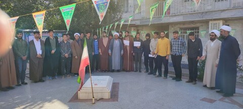 مراسم جشن پیروزی رزمندگان مقاومت در مدرسه علمیه نهاوند