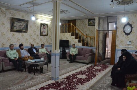 تصاویر دیدار فرمانده انتظامی لرستان با برخی خانواده شهدای استان