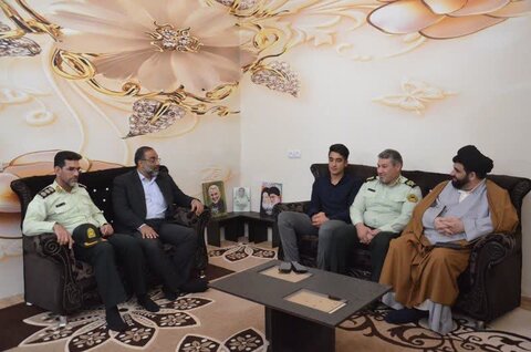 تصاویر دیدار فرمانده انتظامی لرستان با برخی خانواده شهدای استان
