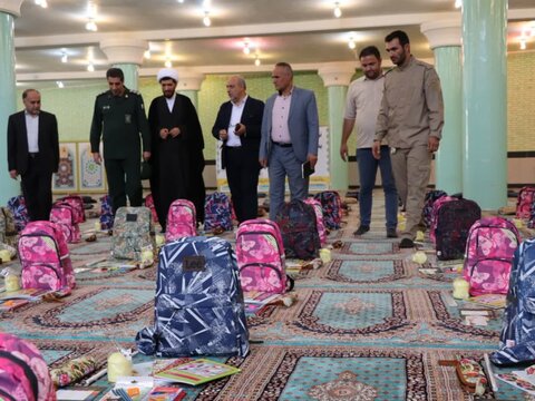 تصاویر/ تهیه و توزیع ۷۰۰ بسته لوازم التحریر به مناسبت بازگشایی مدارس شهرستان تکاب