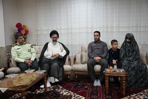 دیدار امام جمعه شهرستان فردیس با خانواده معظم شهید حسن نظام