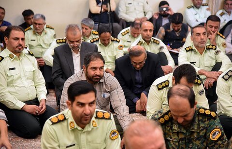 تصاویر| دیدار فرمانده و جمعی از معاونین نیروی انتظامی فارس با نماینده ولی فقیه در فارس
