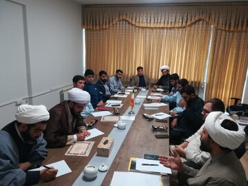 نشست هم‌اندیشی مسئولین دارالقرآن‌های مدارس علمیه استان آذربایجان شرقی برگزار شد