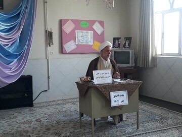 ادب بندگی خدا را رعایت کنیم