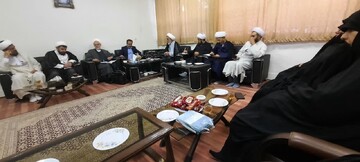 طلاب خود را  به همه مهارت‌های مورد نیاز جامعه تجهیز کنند