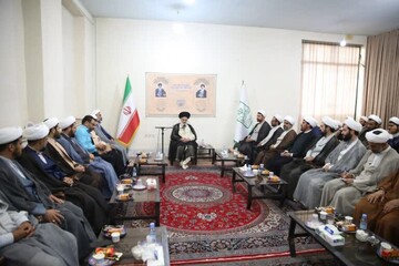 مدیری که زود صحنه را به نفع دشمن خالی می‌کند نمی‌تواند مدیر موفقی باشد