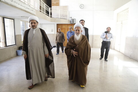 تصاویر / بازدید آیت‌الله العظمی جوادی آملی از کتابخانه موسسه امام صادق (ع)