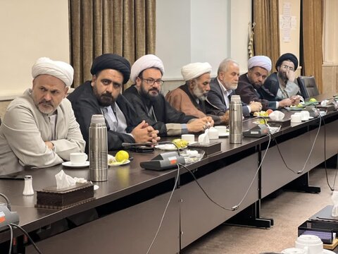 تصاویر / تجلیل از متولیان امور وقف مدارس علمیه قزوین با حضور مدیر حوزه علمیه استان قزوین