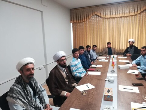 تصاویر/ نشست هم‌اندیشی مسئولین دارالقرآن‌های مدارس علمیه استان آذربایجان شرقی