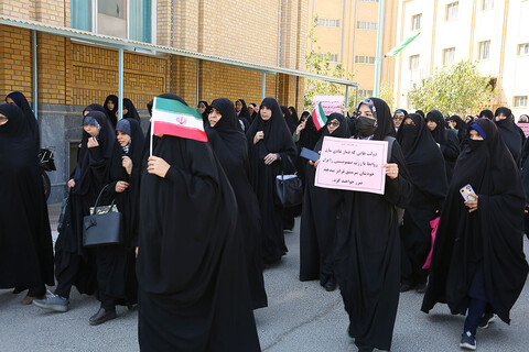 تصاویر/ تجمع‌طلاب‌ جامعه الزهرا در‌حمایت‌ازجبهه‌مقاومت‌وفلسطین