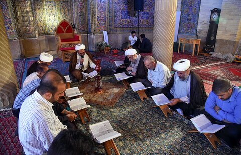 تصاویر| حفل انس با قرآن کریم و جلسه تفسیر قرآن در مسجد رنگ های شیراز