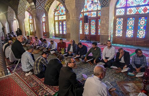 تصاویر| حفل انس با قرآن کریم و جلسه تفسیر قرآن در مسجد رنگ های شیراز