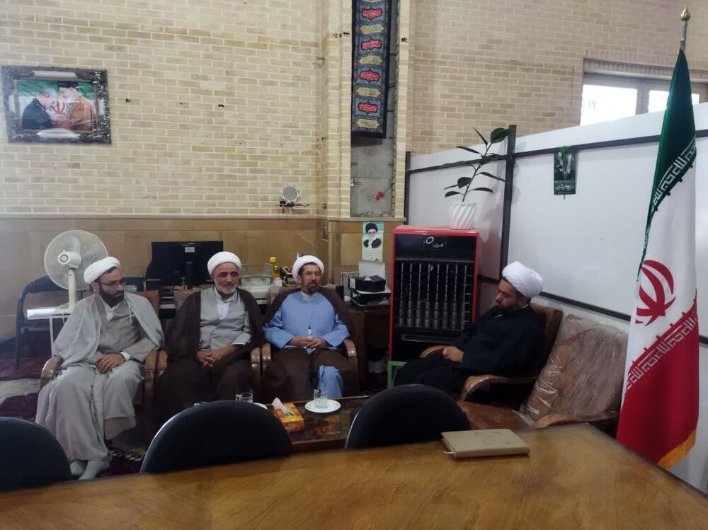 حضور گسترده و آگاهانه مردم در نماز جمعه مشت محکمی بر دهان دشمنان نظام اسلامی است