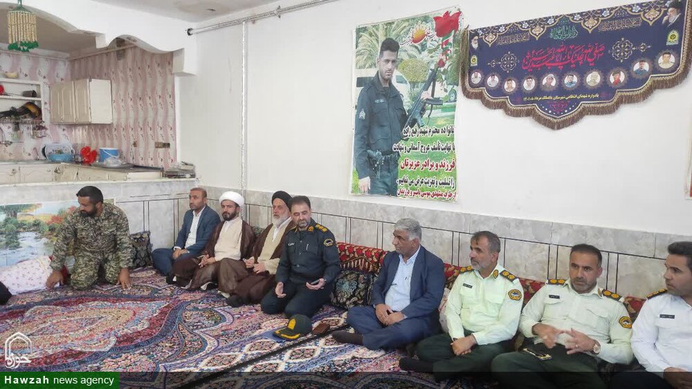 دیدار امام جمعه شهرستان صیدون با خانواده شهید نیروی انتظامی