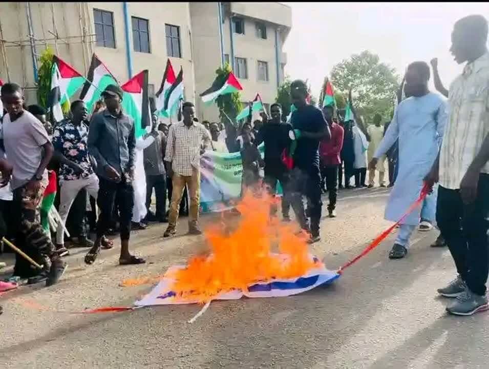 راهپیمایی مسلمانان نیجریه در حمایت از مردم غزه +تصاویر