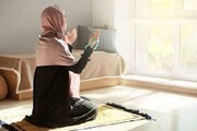 جس عورت نے میک اب کیا ہوا ہو تو اسکے لیے نماز میں چہرہ چھپانا ضروری ہے؟