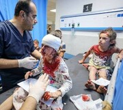 दक्षिणी गाजा पट्टी के खान यूनिस पर हाल ही में इजरायली हमलों में के कारण घायल हुए बच्चे/फोंटों