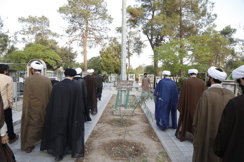 حضور مبلغین سازمان تبلیغات اسلامی در قطعه شهدای بهشت زهرا (س)