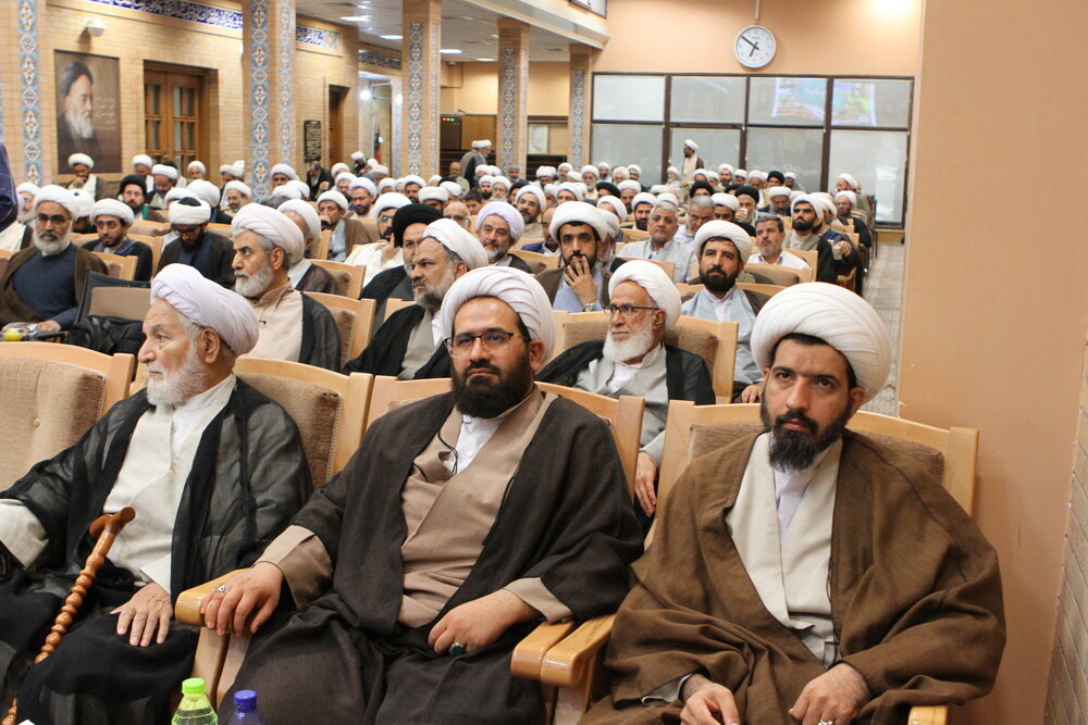 عزت جمهوری اسلامی ایران را مدیون ولی فقیه هستیم