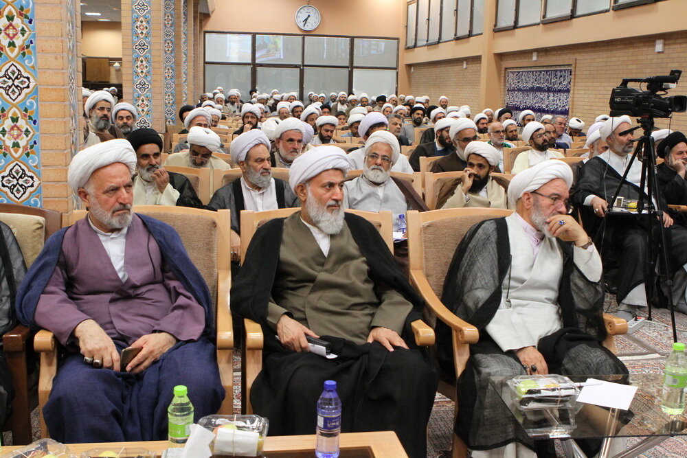 عزت جمهوری اسلامی ایران را مدیون ولی فقیه هستیم