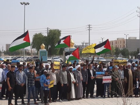 تصاویر/ طلاب پارسیانی همراه با مردم در اجتماع  ضد صهیونیستی و در حمایت از مردم فلسطین